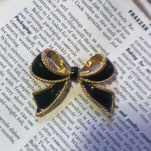 Avon Black and Gold Bow Necklace Enhancer